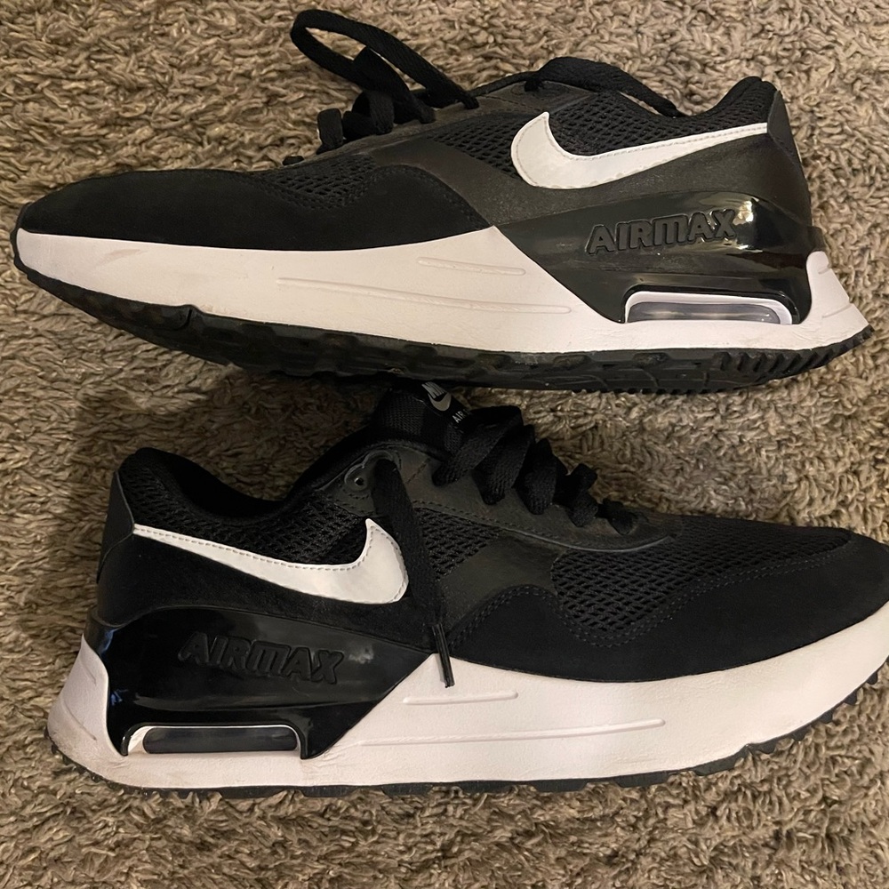 Nike Black and White Athletic Shoes with Sleek Design
